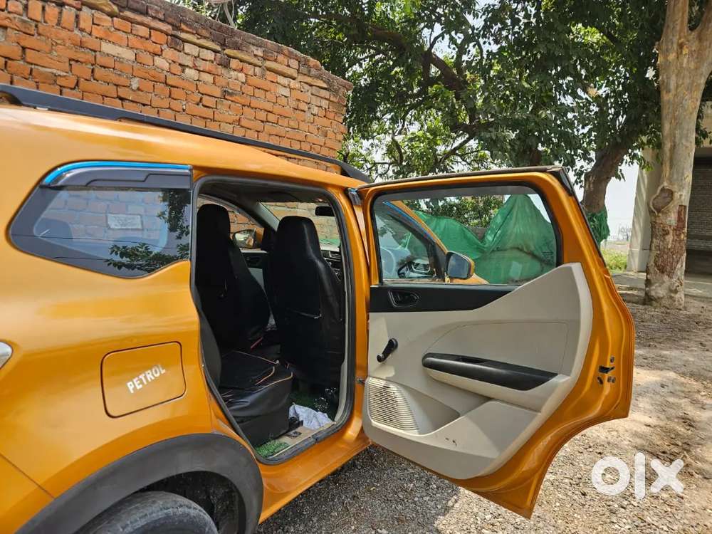 Charo Tyer New H Aur Battery Bhi 7 Seater Car
