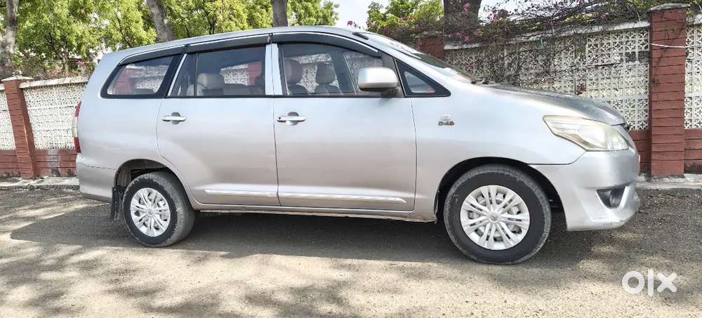 Toyota Innova 2016 Diesel 230000 Km Driven