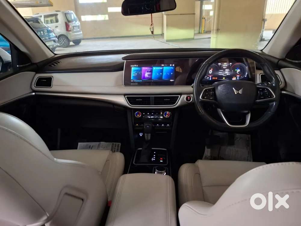 Mahindra Xuv700 2.2 Ax 7 Diesel At Str, 2023, Diesel