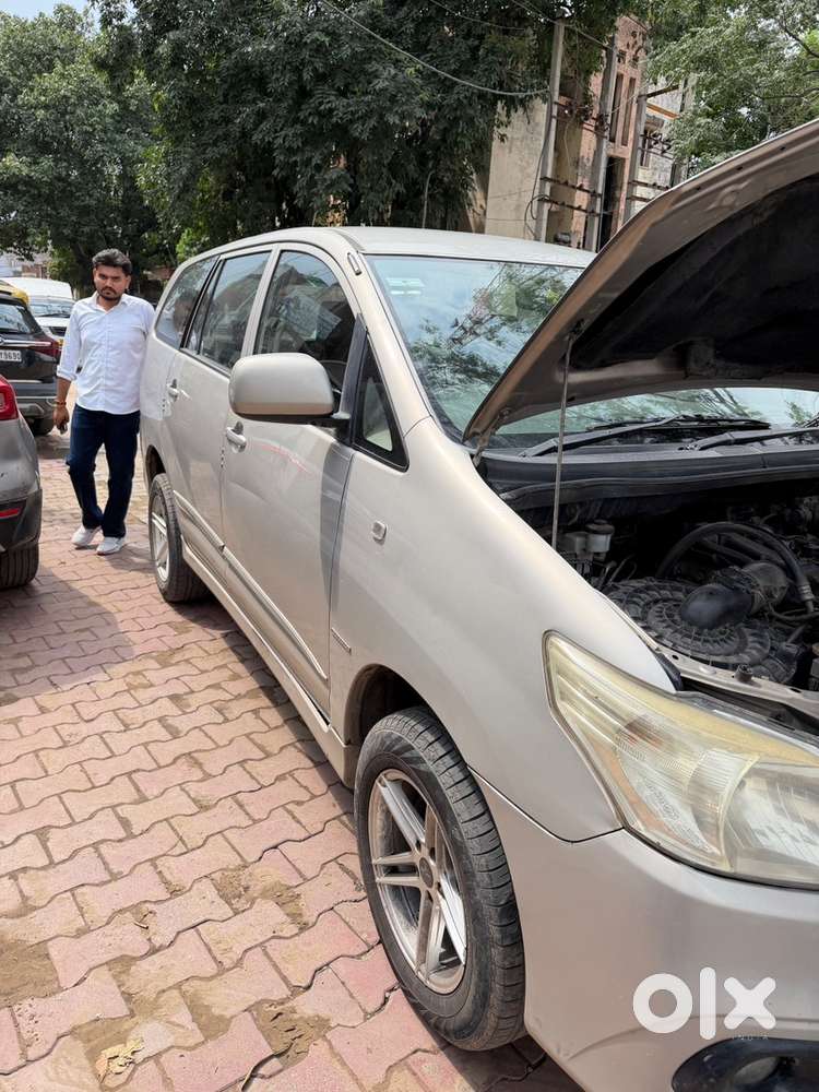 Toyota Innova 2012 Diesel Well Maintained