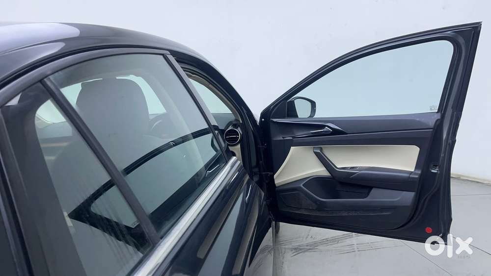 Skoda Slavia Style 1.0l Tsi Mt, 2023, Petrol