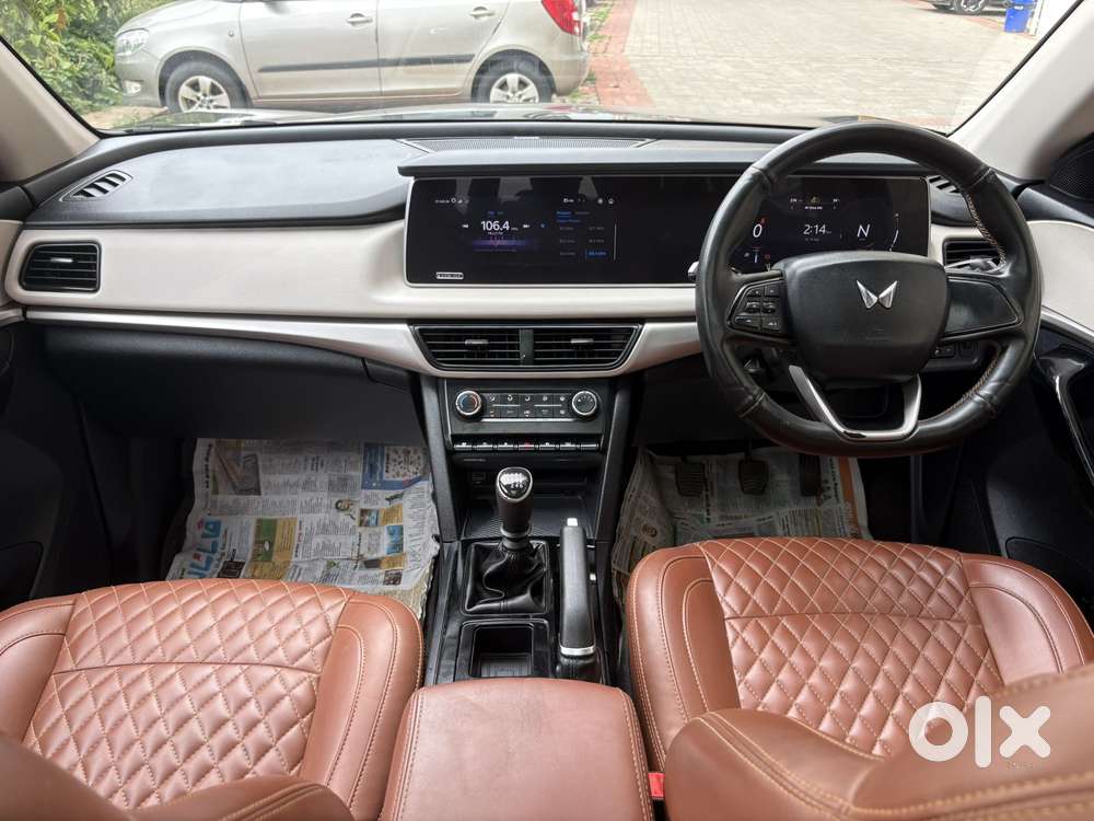 Mahindra Xuv700 2.0 Ax 5 Petrol Mt 7 Str, 2022, Petrol
