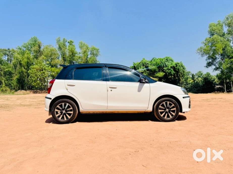 Toyota Etios Liva V Dual Tone, 2019, Petrol