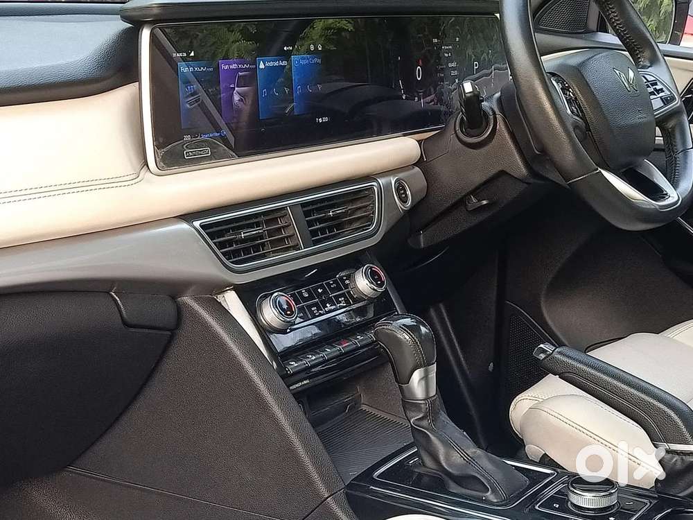 Mahindra Xuv700 2.0 Ax 7 Petrol At Str, 2022, Petrol