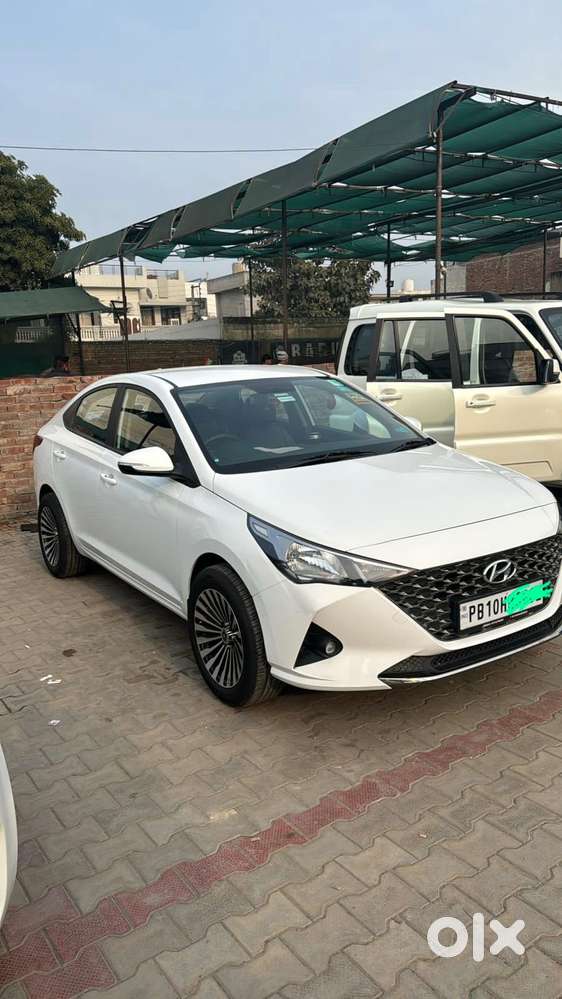 Hyundai Verna – White  Fully Loaded  Excellent Condition