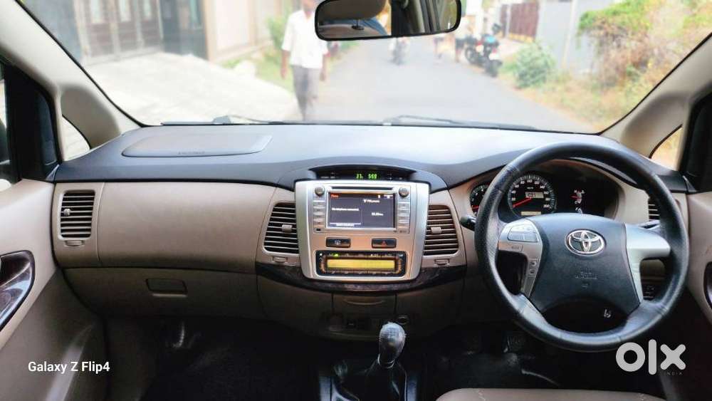 Toyota Innova 2.5 Vx 8 Seater Bs Iv, 2016, Diesel