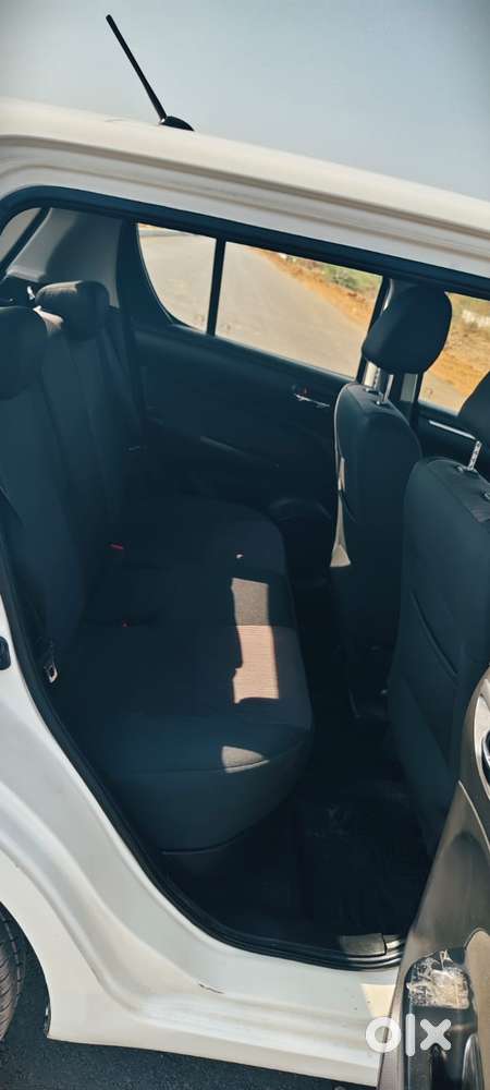 Maruti Suzuki Swift Vxi + Manual, 2016, Petrol