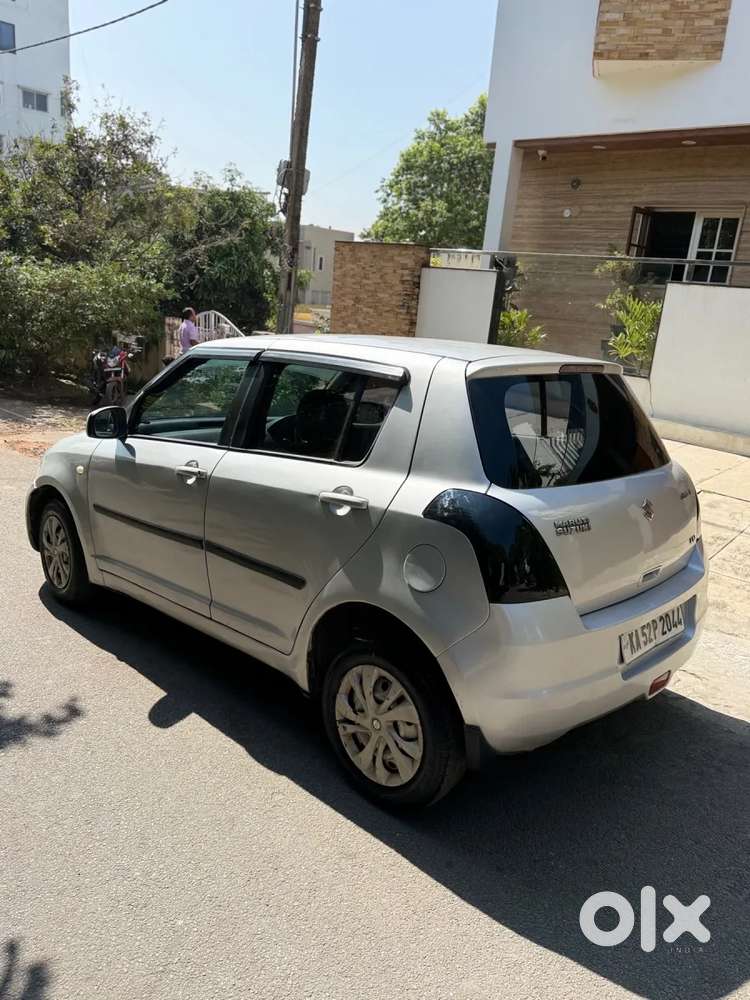 Maruti Suzuki Swift Lxi Bsiv, 2010, Petrol
