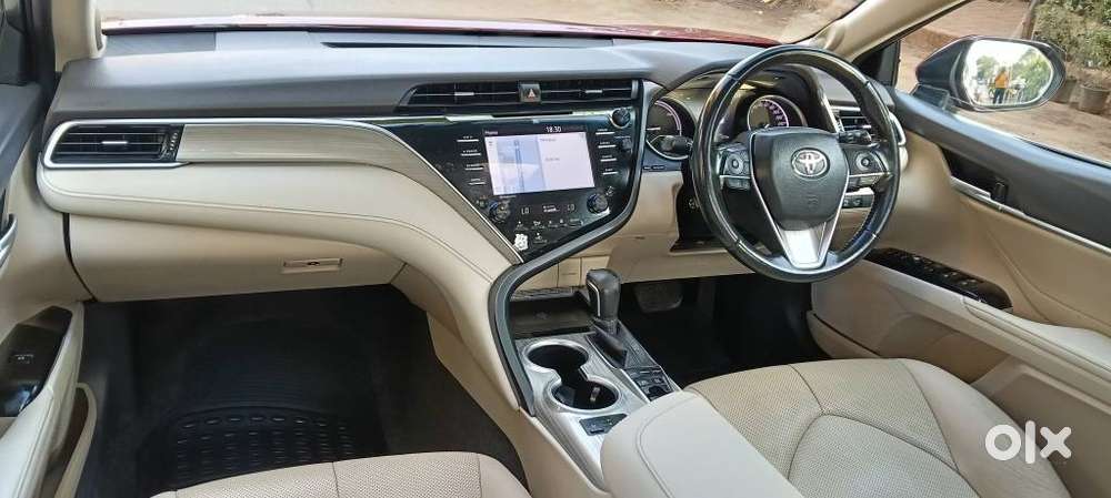 Toyota Camry Hybrid, 2019