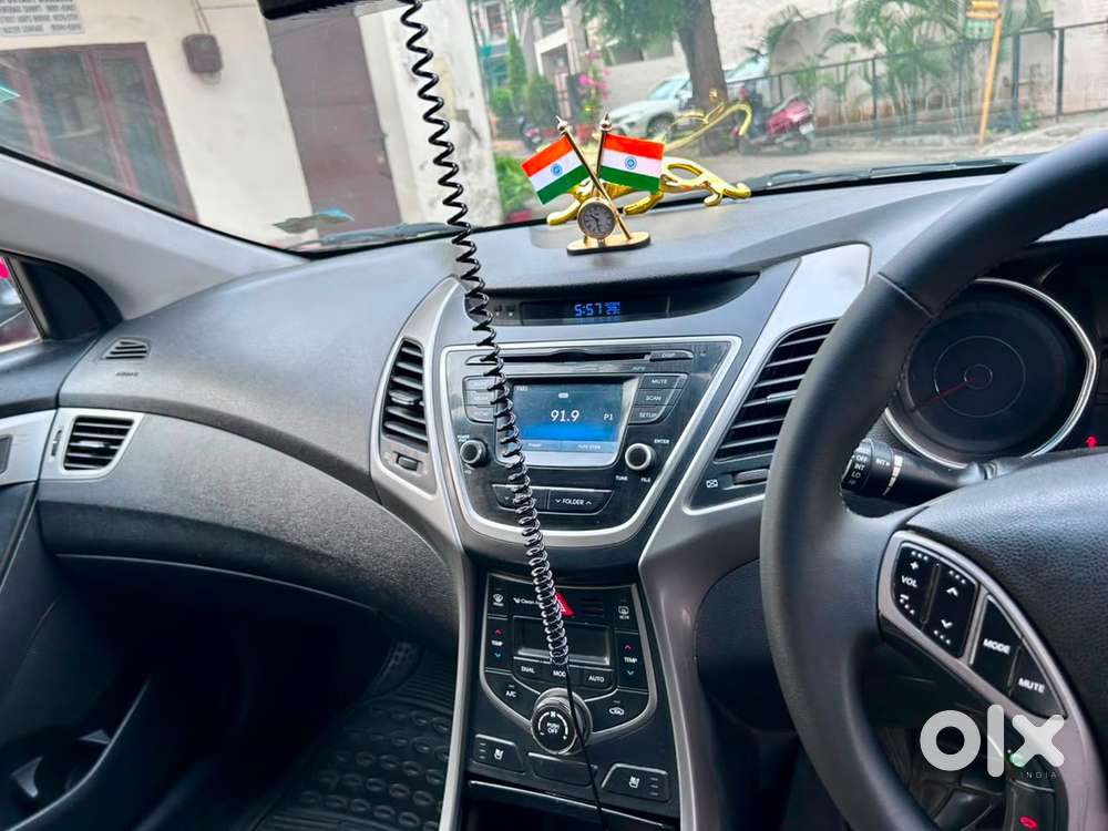 Hyundai Elantra Petrol 2015 Automatic Top Model Ventialed Seats