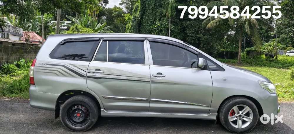 Premium Toyota Innova 2.5 G (2015)  New Insurance & Battery  Well-ma