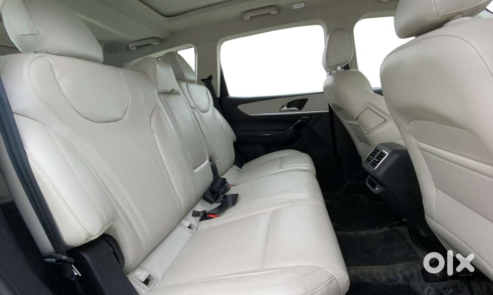 Mahindra Xuv700 2.2 Ax 7 Diesel Mt Luxury Pack Str, 2025, Diesel