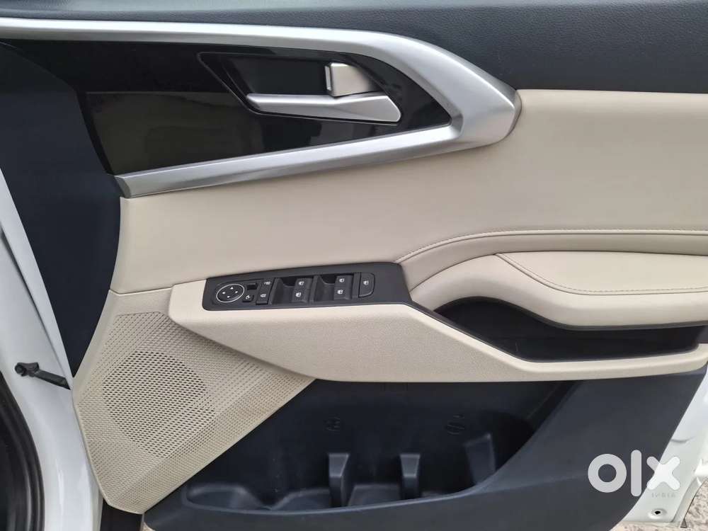 Kia Carens Luxury (o)1.5 Diesel At 7 Str, 2024, Diesel