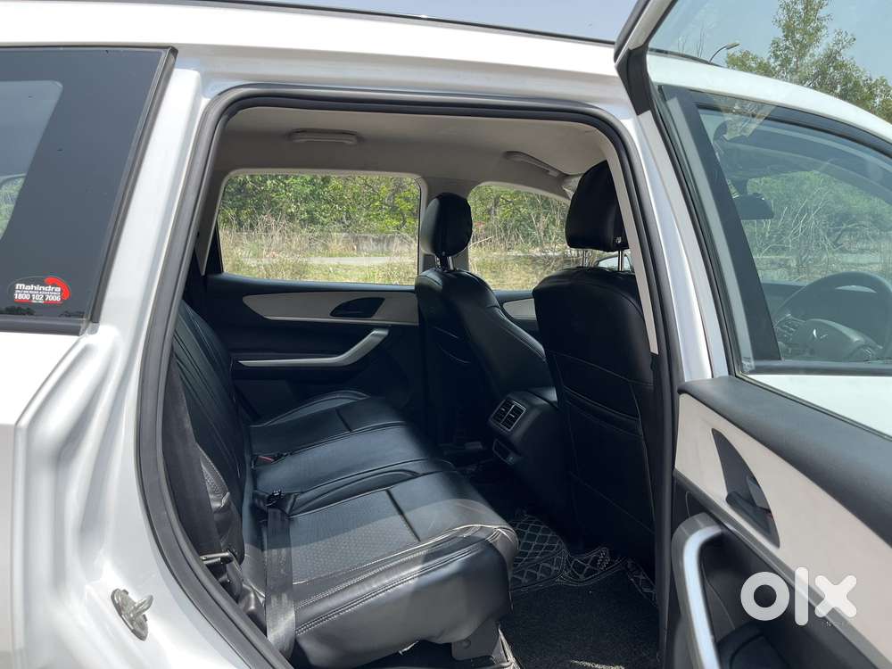 Mahindra Xuv700 Mx Petrol Mt 5 Str (e), 2023, Petrol