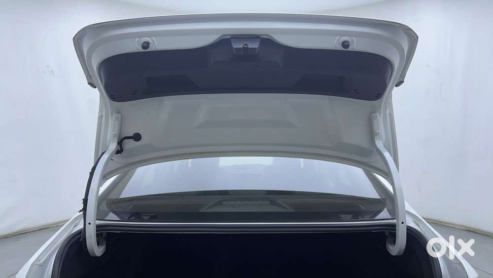 Skoda Slavia Style 1.0l Tsi Mt, 2022, Petrol