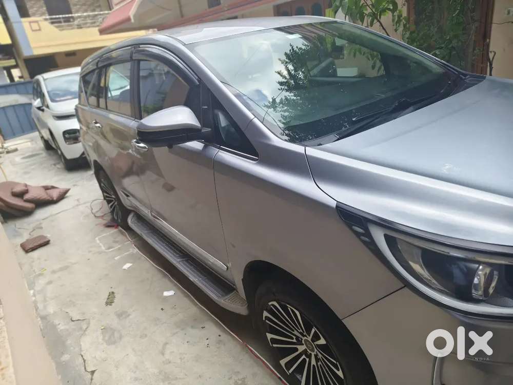 Toyota Innova Crysta 2.4 V 2024