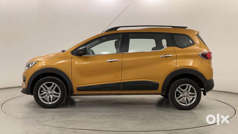 Renault Triber Rxz, 2023, Petrol