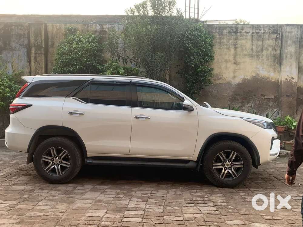Toyota Fortuner 2017 Diesel 182000 Km Driven