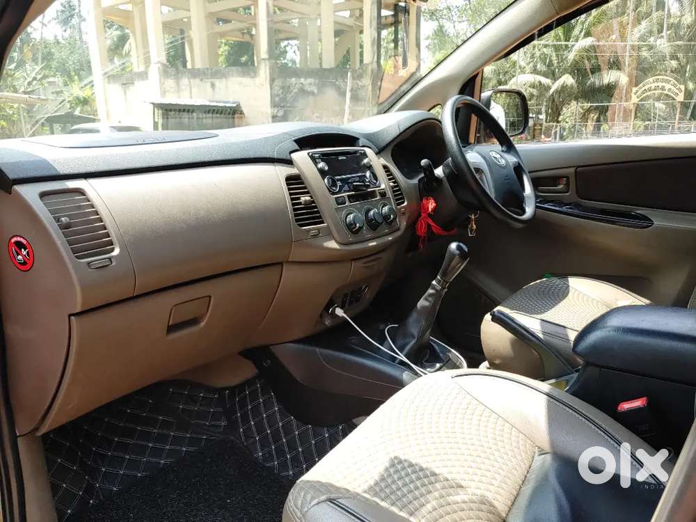 Toyota Innova Dec 2015 Model Diesel 128628 Km Driven