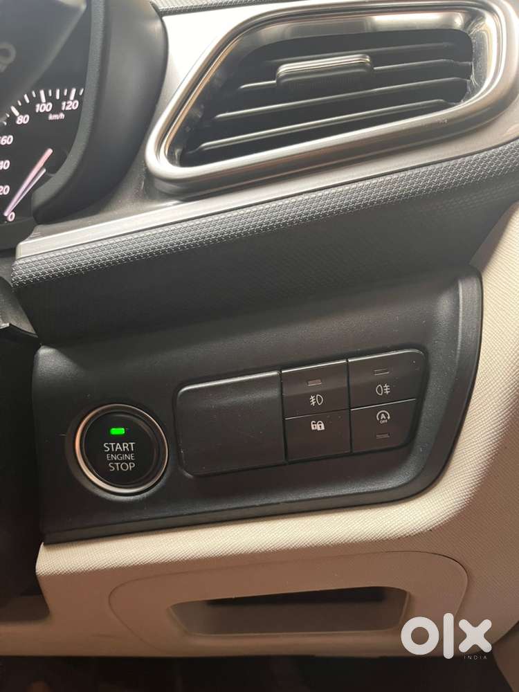 Tata Altroz Petrol 2024