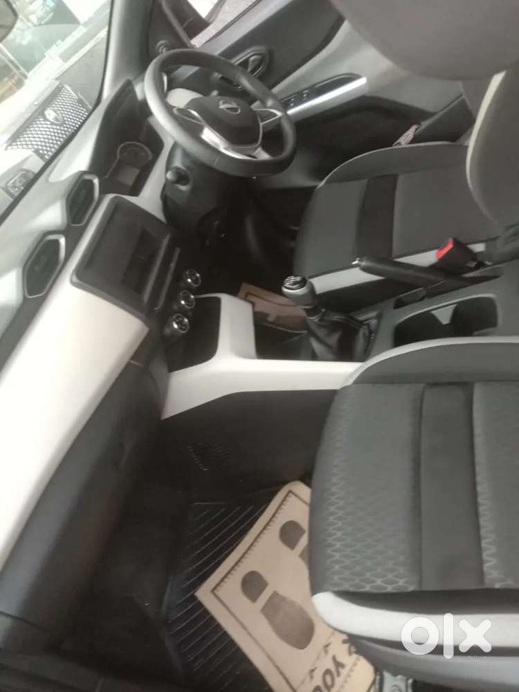 Nissan Magnite Xe 1st Owner Single Hand 8000 Km. Driven
