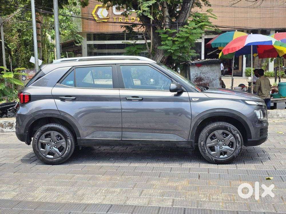 Hyundai Venue 1.2 S (o), 2023, Petrol