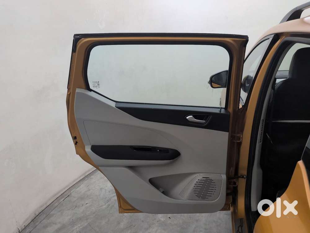 Renault Triber Rxz Easy-r Amt, 2020, Petrol