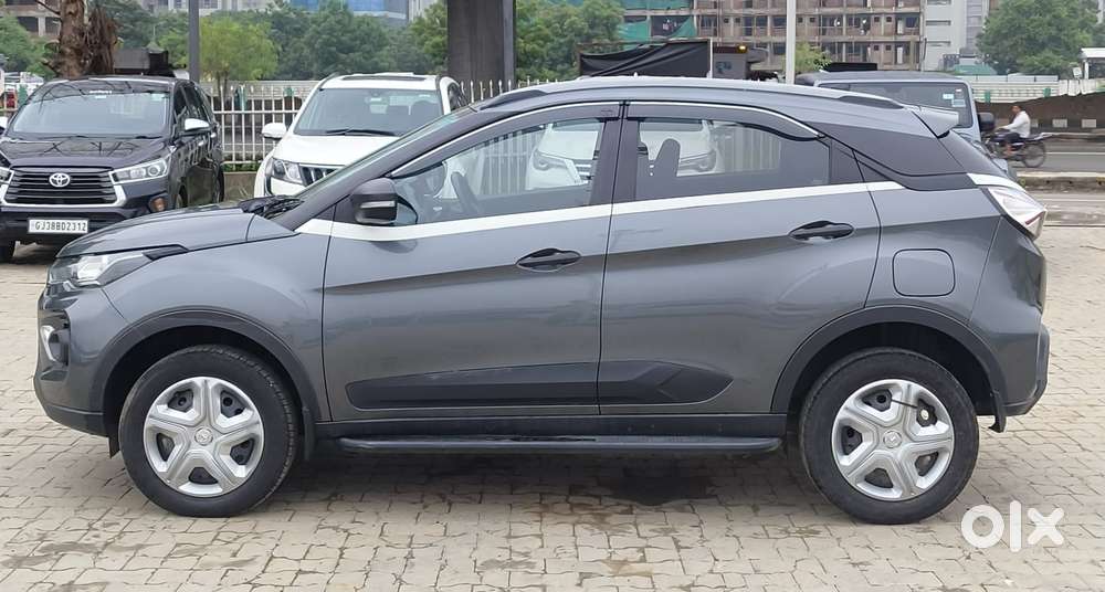 Tata Nexon 1.2 Revotron Xma Amt (s), 2023, Petrol