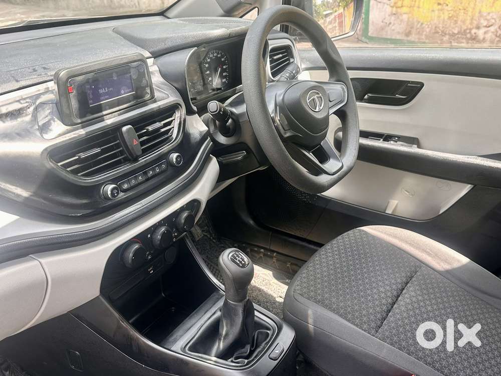 Tata Altroz 1.2 Xe, 2021, Petrol