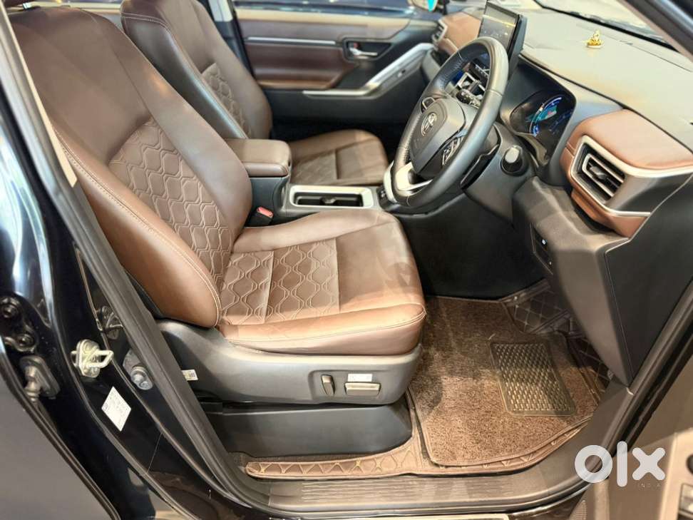 Toyota Innova Hycross 2.0 Zx Hybrid 7 Str, 2023, Petrol