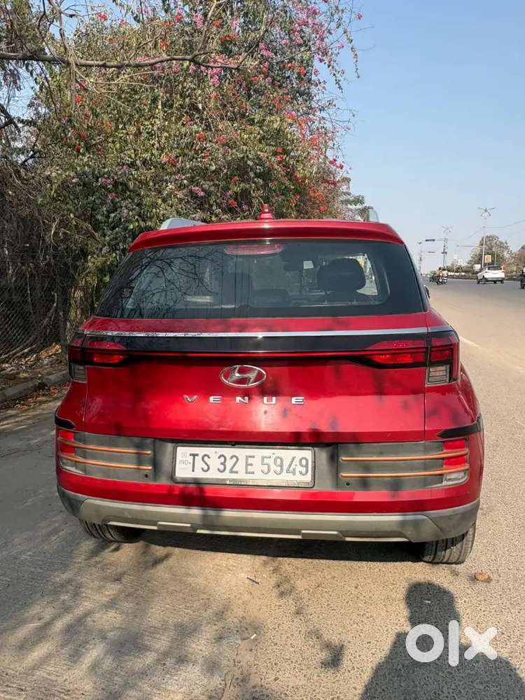 Hyundai Venue 2023 Diesel Well Maintained
