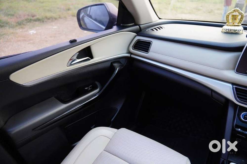 Mahindra Xuv700 2.0 Ax 7 Petrol At Luxury Pack Str, 2024, Petrol