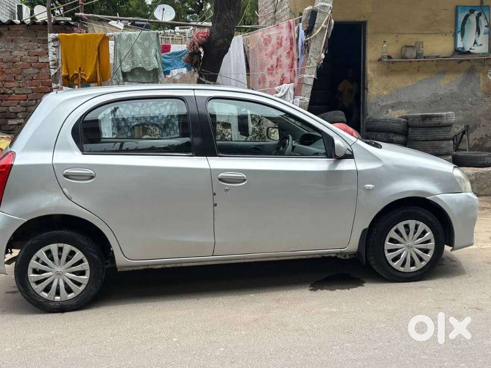 Toyota Etios Liva 2011-2012 G, 2011, Petrol