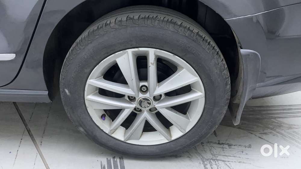 Skoda Rapid 1.0 Style At, 2020, Petrol