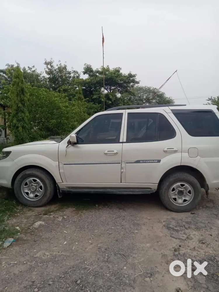 Tata Safari Storme 2013 Diesel 80000 Km Driven