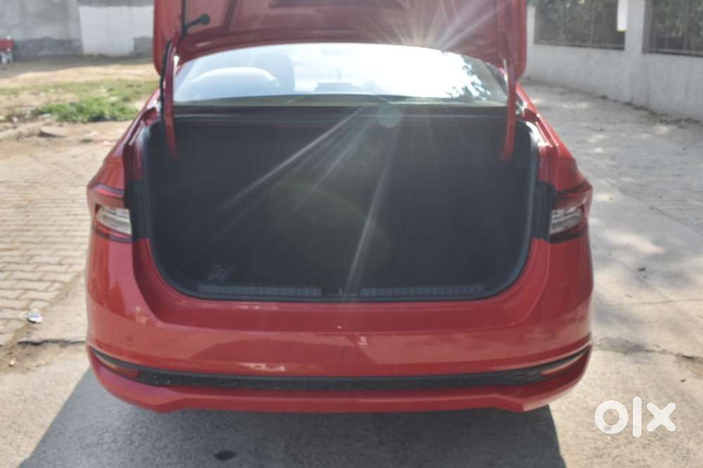 Skoda Slavia 1.0 Tsi Style At, 2025, Petrol