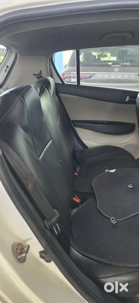 Hyundai I20 2012 - Lcd Display And Back Camera