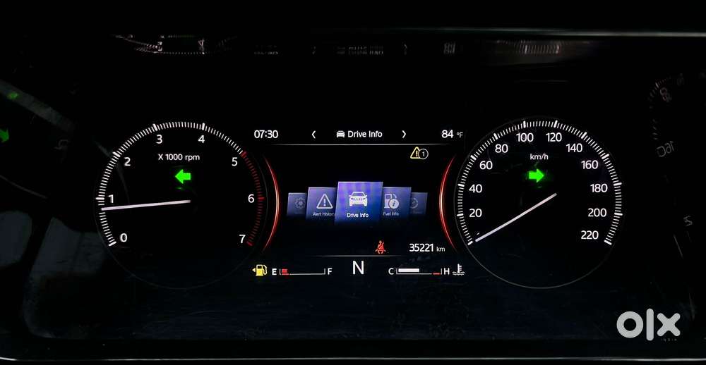 Mahindra Xuv700 2.0 Mx Petrol Mt 5 Str, 2023, Petrol