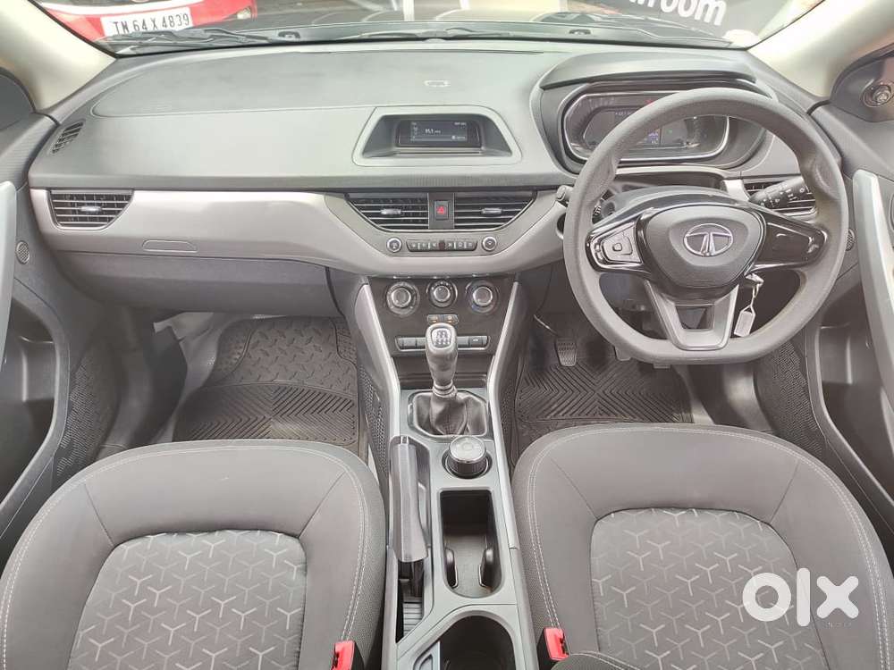 Tata Nexon, 2022, Petrol