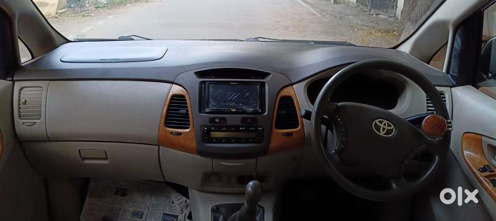 Toyota Innova 2004-2011 2.5 V Diesel 8-seater, 2011, Diesel