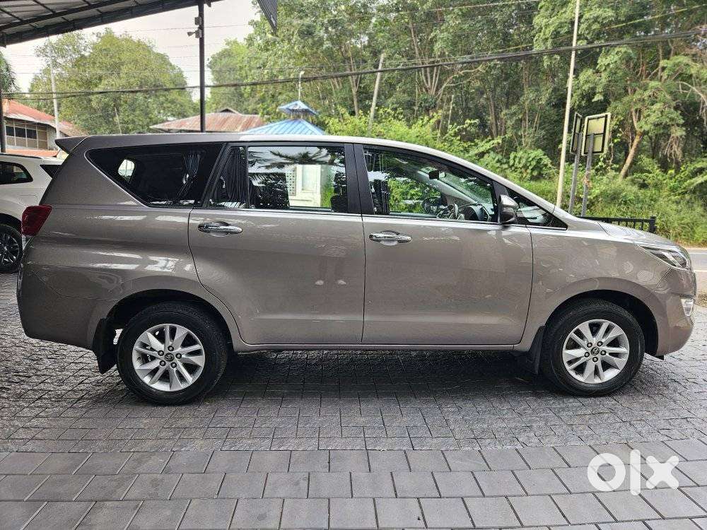 Toyota Innova Crysta 2.4 V 8 Str, 2017, Diesel