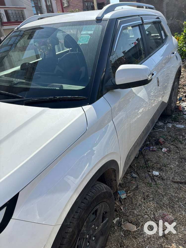 Hyundai Venue 2023 Petrol 19000 Km Driven