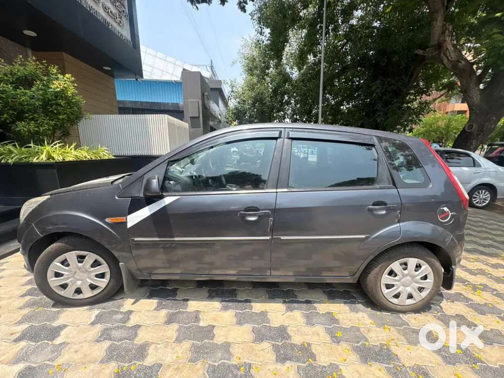 Ford Figo Petrol Zxi 2013 Cng Fitted