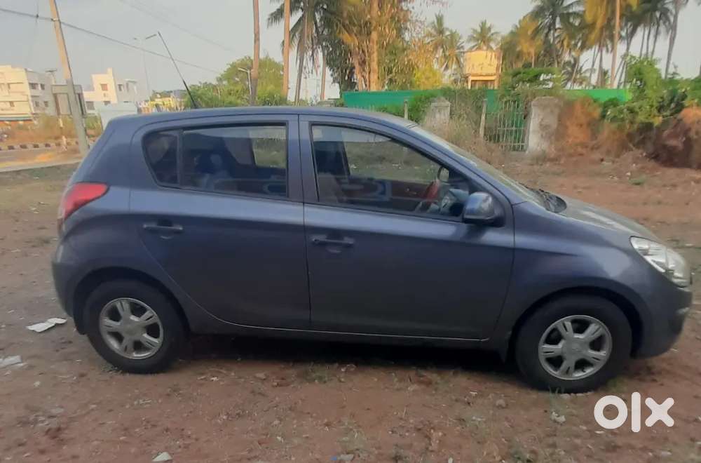 இரண்டு ஏர்பேக் நான்கு அளவில் ஏசி குட் கண்டிஷன்