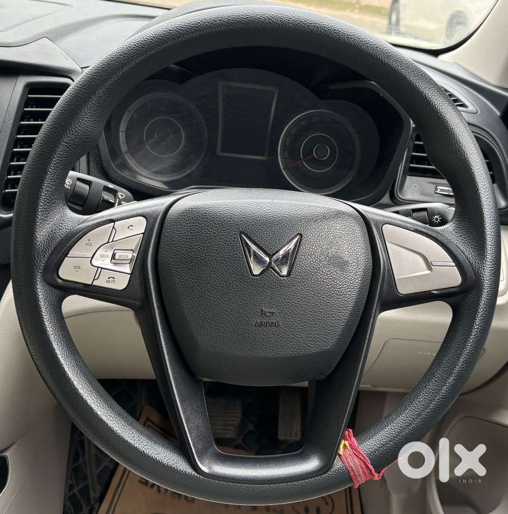 Mahindra Xuv300 1.2 W6 Amt Petrol, 2023, Petrol