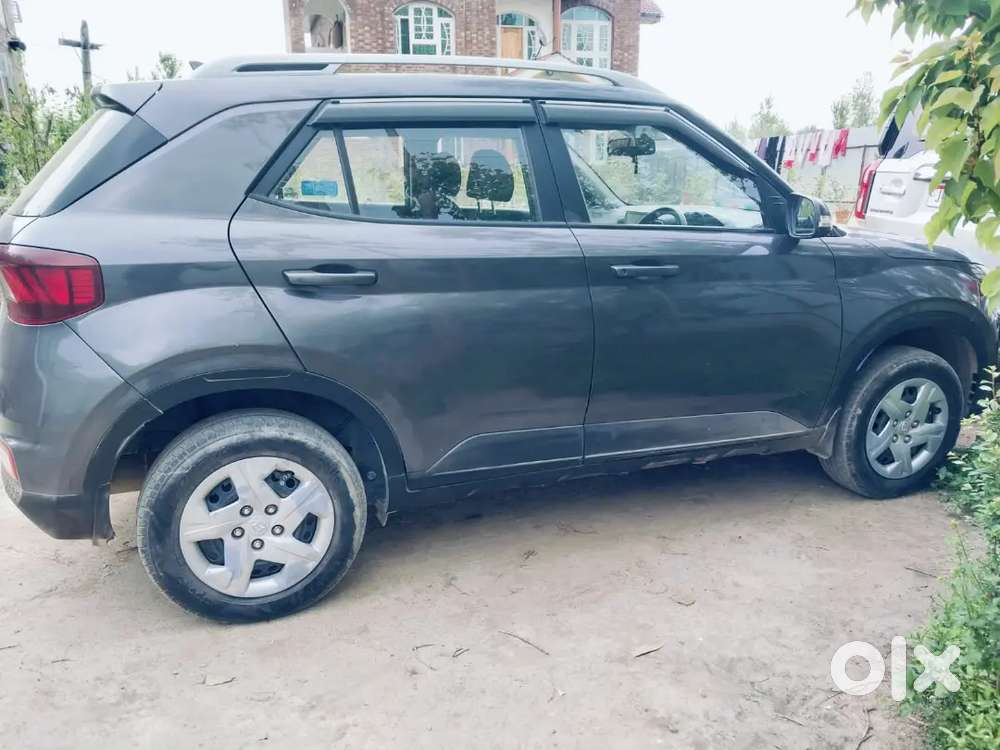 Hyundai Venue S +2021 Petrol Well Maintained 40k Driven Fullcash Deal