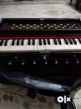 Olx store old harmonium