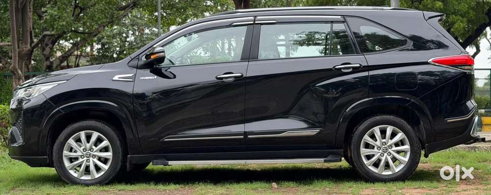 Toyota Innova Hycross 2.0 Vx (o) Hybrid 7 Str, 2025, Petrol