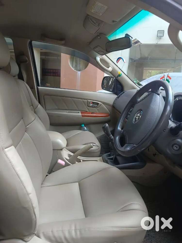 Toyota Fortuner 4x4 Manual (2011). Strong Engine, Excellent Road Pres