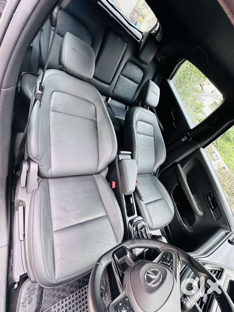 Tata Altroz 1.2 Xza Plus Dark Edition Dct, 2022, Petrol